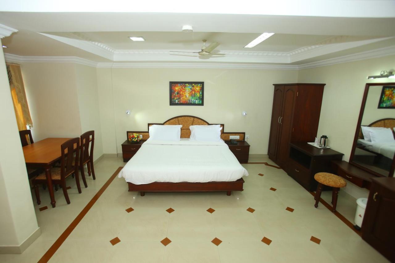Hotel Prasanth Thiruvananthapuram Ngoại thất bức ảnh